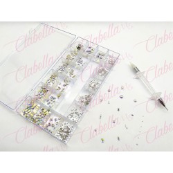Decoración con cristales en diferentes tamaños AB-TORNASOL y katana para uñas, en estuche rígido aprox de 12.5x 24.5cm con 20 di