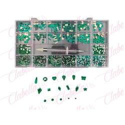 Decoración con cristales en diferentes tamaños VERDE y katana para uñas, en estuche rígido aprox de 12.5x 24.5cm con 20 division