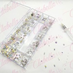 Decoración con cristales en diferentes tamaños AB-TORNASOL y katana para uñas, en estuche rígido aprox de 12.5x 24.5cm con 20 di