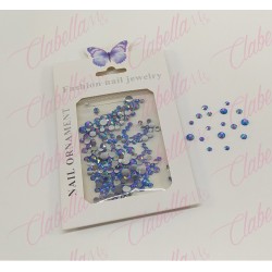 Decoración CRISTAL de plástico color AZUL CAMALEON en diferentes tamaños para uñas, aprox 600 piezas en sobre de 11.5x7cm, Q22-G