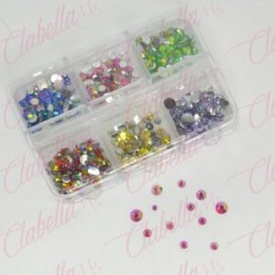 Decoración cristal de plástico en  diferentes tamaños para uñas aprox 300 piezas en pastillero – estuche de 7.5x5cm con 6 divisi