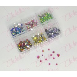 Decoración cristal de plástico en  diferentes tamaños para uñas aprox 300 piezas en pastillero – estuche de 7.5x5cm con 6 divisi