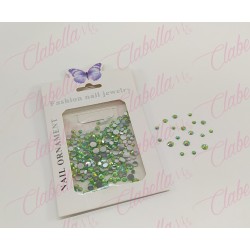 Decoración CRISTAL de plástico color VERDE CAMALEON en diferentes tamaños para uñas, aprox 600 piezas en sobre de 11.5x7cm, Q22-