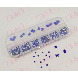 Decoración CRISTALES AZUL CON FIGURAS para uñas, aprox 400 piezas en pastillero  – estuche de plástico de 13x5cm con 12 division
