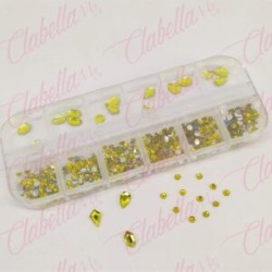 Decoración CRISTALES de plástico AMARILLO CON FIGURAS para uñas, aprox 400 piezas en pastillero – estuche de plástico de 13x5cm 