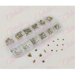 Decoración CRISTALES DORADO METALIZADO CON FIGURAS para uñas, aprox 400 piezas en pastillero – estuche de plástico de 13x5cm con